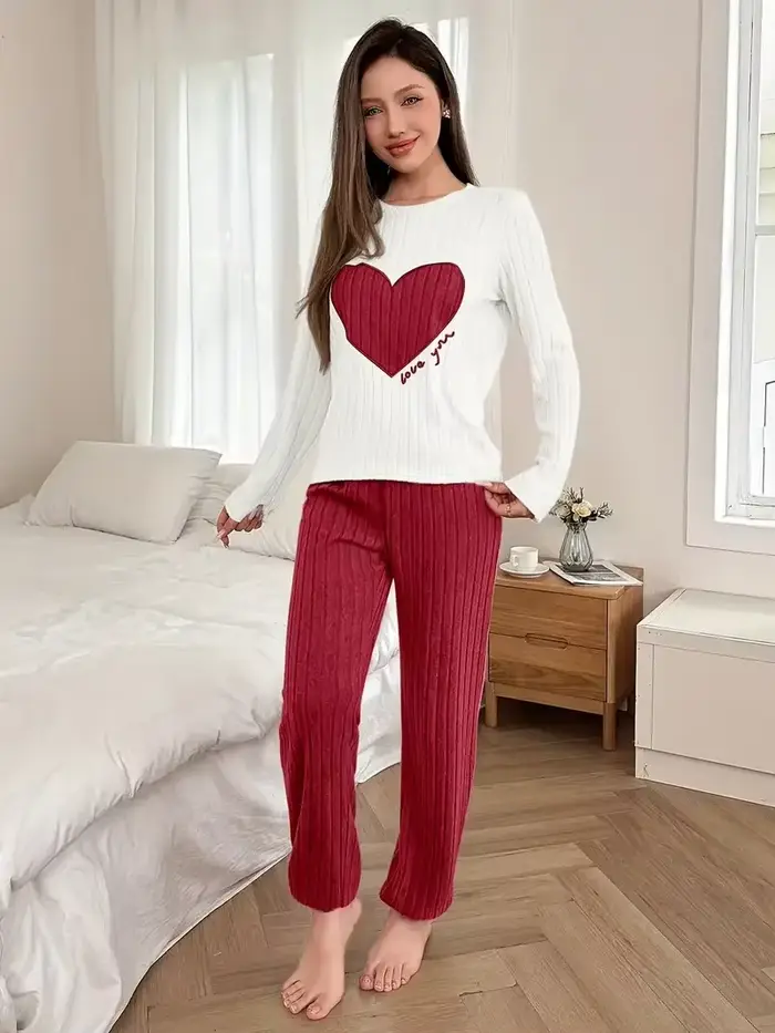 Dámske pohodlné pyžamo s flísovou podšívkou