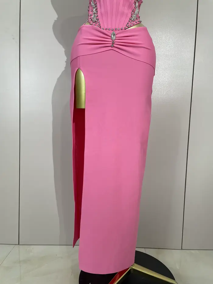 Elegantné ružové šaty s ramienkami