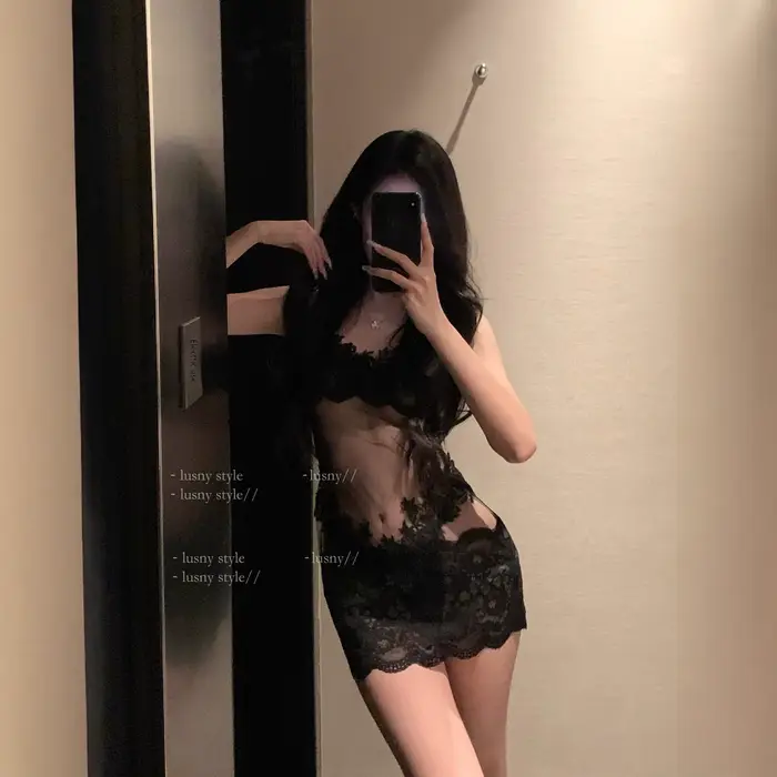 Sexy čipka nočná košeľa s holými ramenami a stredným vysokým pásom, z polyesterovej tkaniny, bez žehlenia, krátka dĺžka, bez rukávov