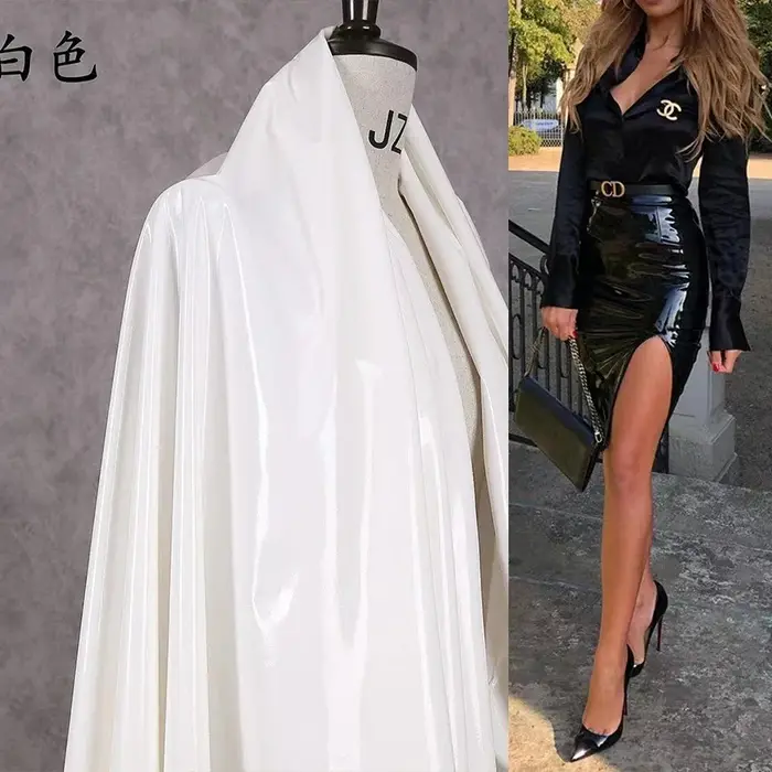 Dámska mini ceruzková sukňa z imitácie kože