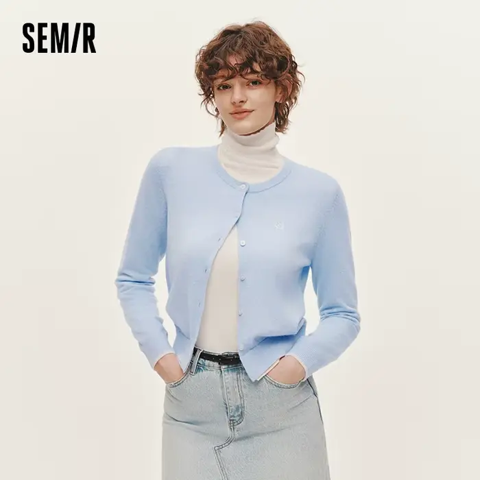 Semir pletený sveter vypasovaný strih vyšívaný