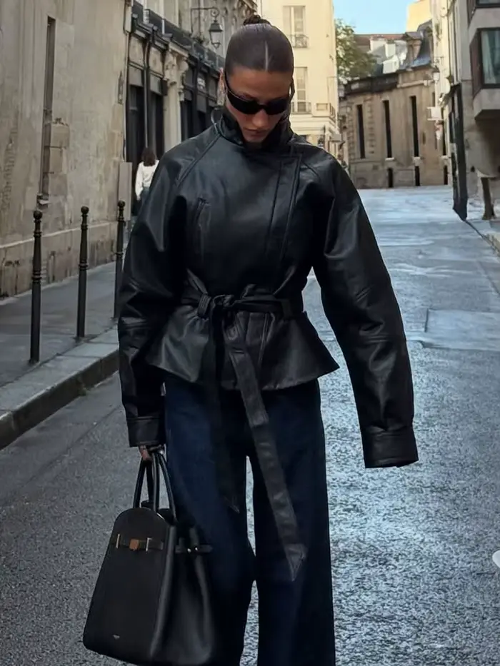 HH Dámsky módny čierny krátky faux kožený trenčkot s dlhými rukávmi a klopami