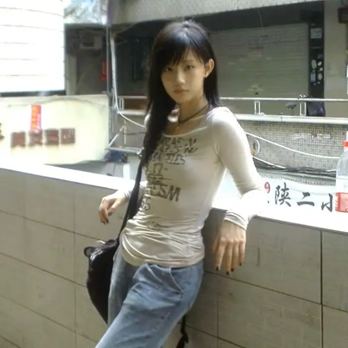 Tričko s dlhými rukávmi s japonským nápisom