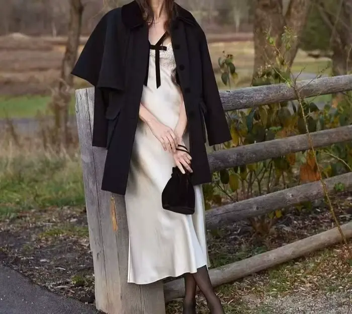 Dámske high-end letné pyžamo model 2026 V-neck pretiahol voľný polyester jeseň zima ponúknuť pre ženy špeciálne príležitosti
