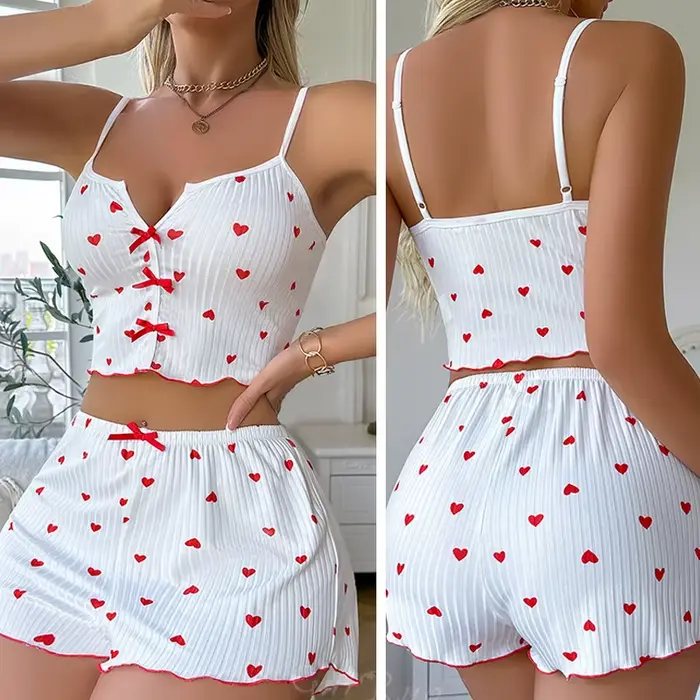 Dámske nočné oblečenie pyžamový set srdiečková potlač jemný rebrovaný materiál s glamour volánmi ležérny cami top a