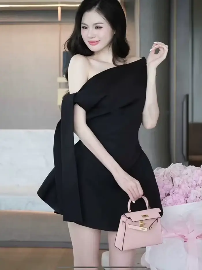 Mini robe Sexy à lacets, asymétrique épaule dénudée, Beige, noir, sans manches, col diagonale, ligne