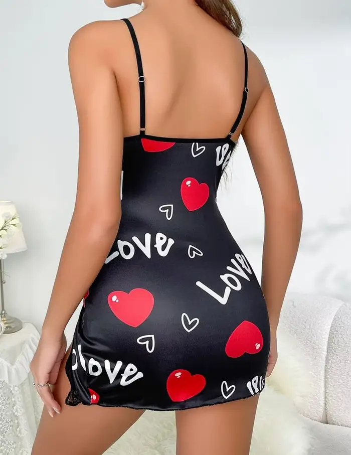 Čierna sexy nočná košeľa pre ženy s červeným srdcovým vzorom a mini krátkym čipkovým povrchom pre romantické príležitosti a narodeninové darčeky