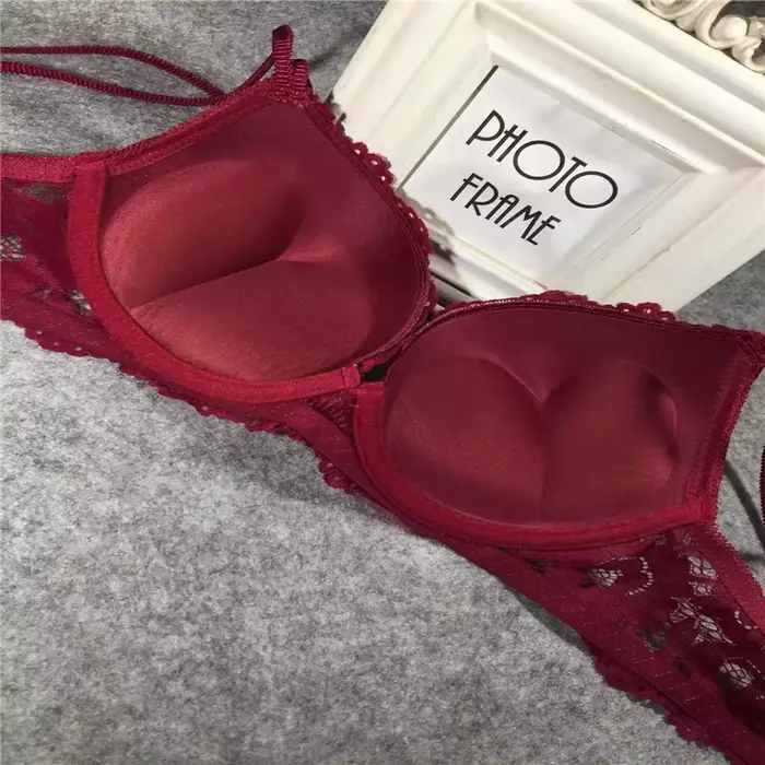 Ensemble lingerie féminin élégant en polyester et élasthanne avec dentelle fleur pour femmes occasions quotidiennes浪漫内衣HTML描述结束，请提供一个优化的长尾SEO标题，基于上述描述，不少于14个单词，富含自然关键词（材质、类型、风格、用途、场合），吸引人且可读性强，但不包括价格、产地/中国、过多标点符号。例如格式：###TITRE### 女式蕾丝花边内衣套装日常使用舒适优雅赠送女性特殊场合 请直接给出优化后的长尾SEO标题，无需其他说明或格式。