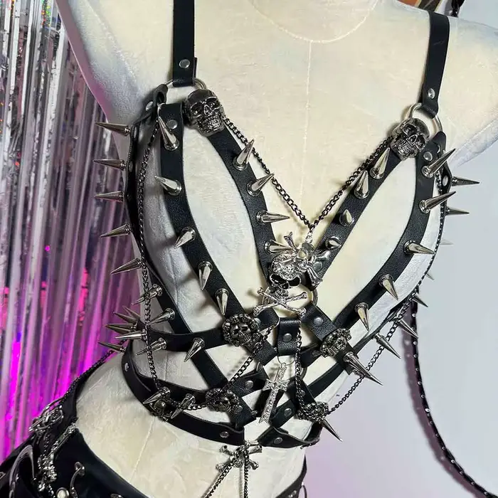 Gotické punk rockové tričko pre ženy s lebkami a cvočkami