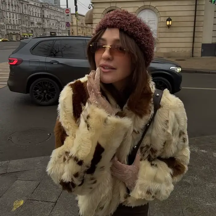 Dámske Streetwear štýl Neo Mint Chic Street dievčatá umelé kožušiny bunda, luxusné zimné bundy, mäkké a teplé umelé kožušiny, skladaný golier, imitácia Fox Fur, polyester a bavlna, jeseň-zima 2025