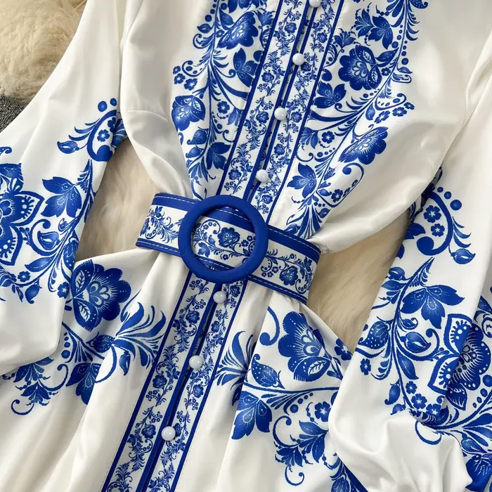 Červenobiele porcelánové šaty pre ženy