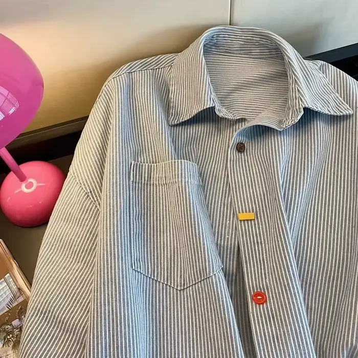 Vintage džínsová pásikavá oversized košeľa Belles blúzky pre ženy v akcii