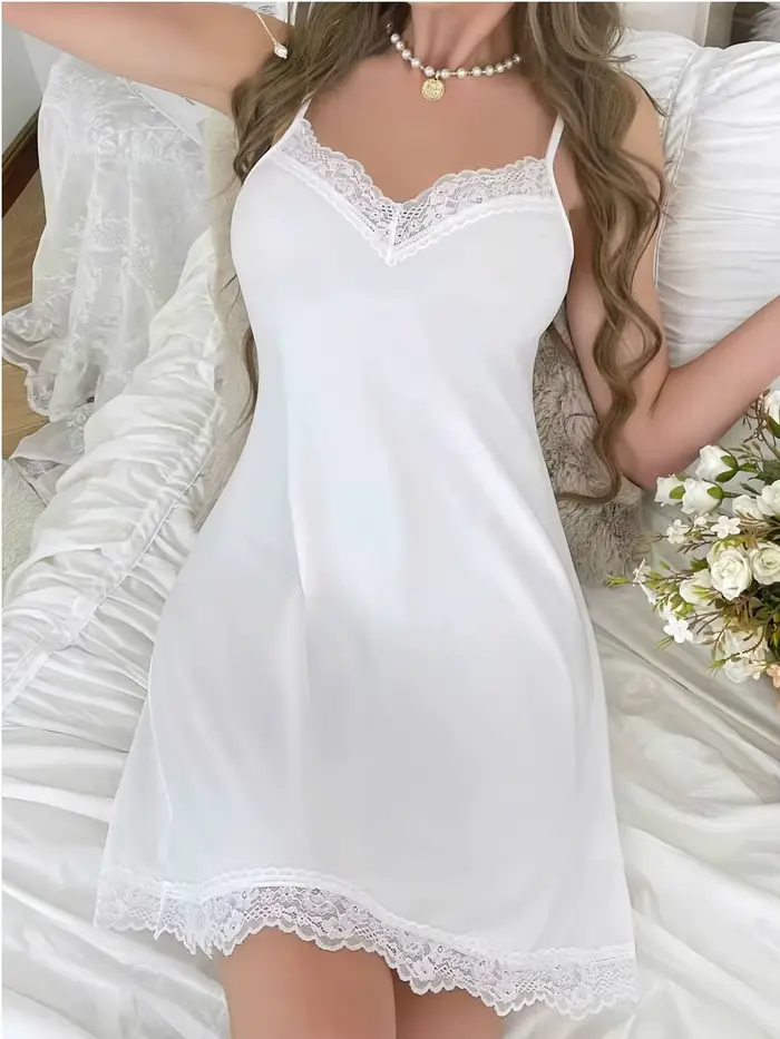 Štýlová a sexy dámska nočná košeľa, polyester a spandex, V-neck, pohodlie a štýl pre teplé noci
