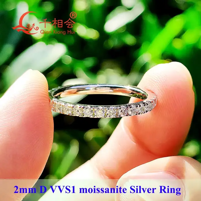 Strieborný snubný prsteň 925 s bielymi Moissanitovými diamantmi 2 mm a 3 mm