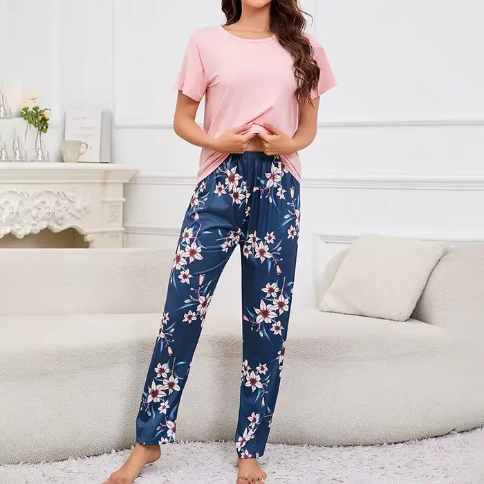 Dámske pyžamo základné zloženie polyester elastan vytlačené okolo krku krátke rukávy top šortky nohavice relaxačné nočné letné špeciálne príležitosti