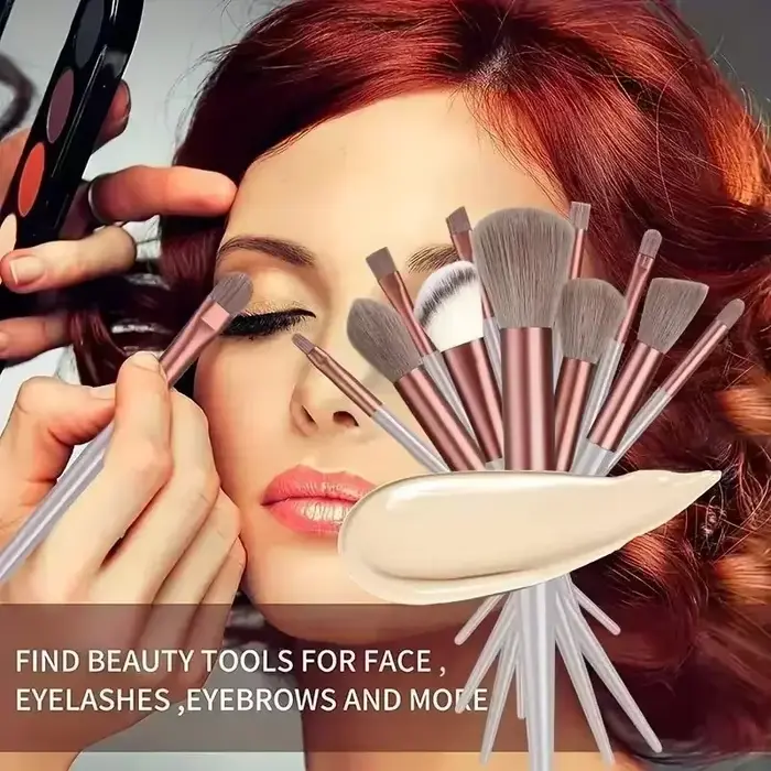 Sada mäkkých a nadýchaných profesionálnych kefiek na make-up