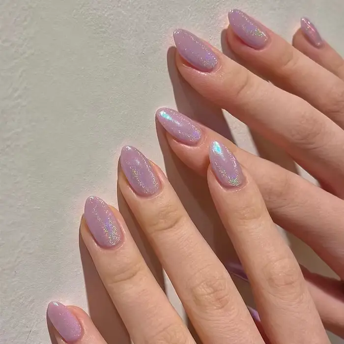 Jednoduché vínočervené nechty s lepidlom