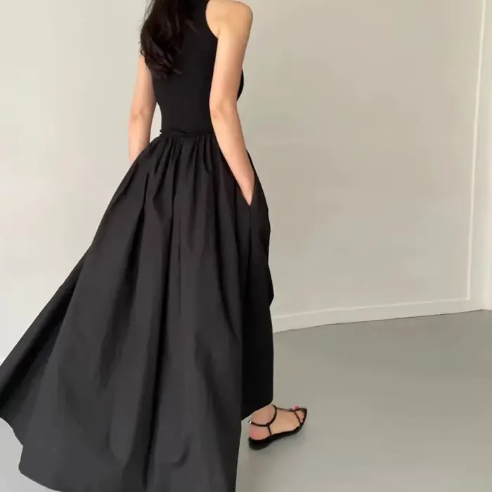 Jednoduché a elegantné čierne dlhé šaty pre ženy