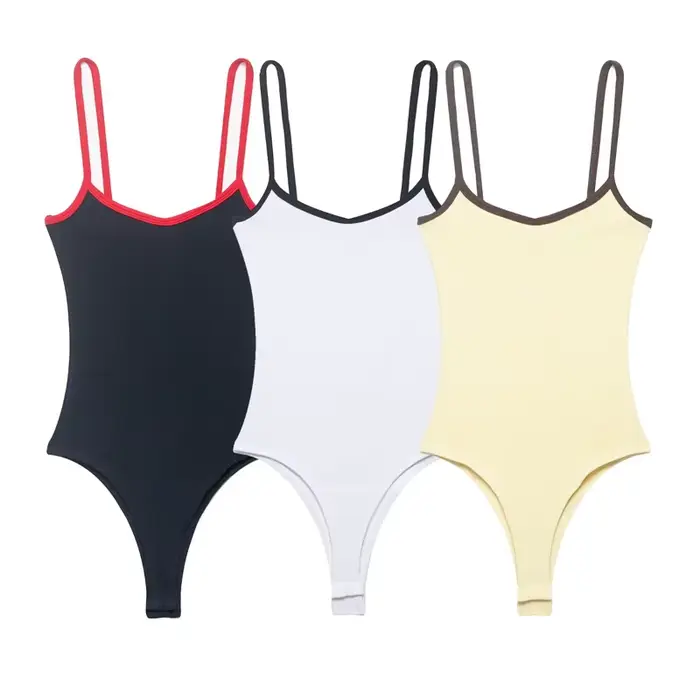 Dámska kombinéza 2026 Nová kolekcia Jar-Leto Štýlová a Trendy s Tenkými Ramienkami a Color-block Detailmi