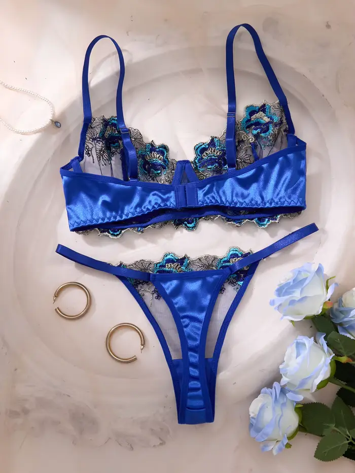 Modrý sexy set spodnej bielizne s kvetinovými motívmi