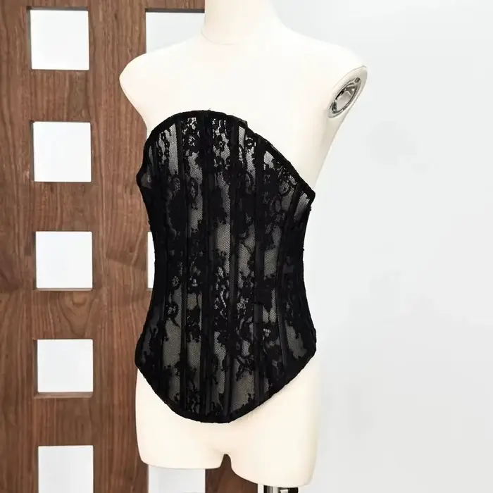 Čierny priesvitný čipkovaný bustier pre ženy