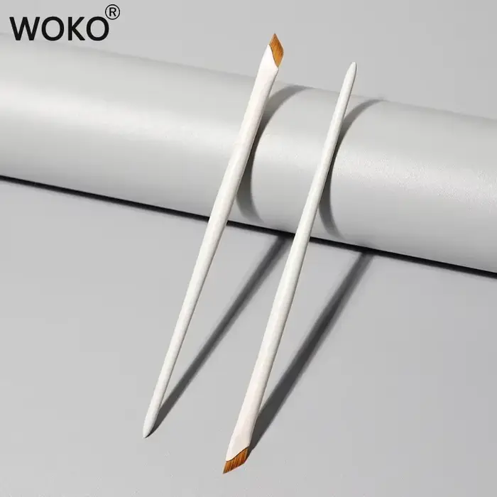 Vylepšená čepeľová kefka na očné linky