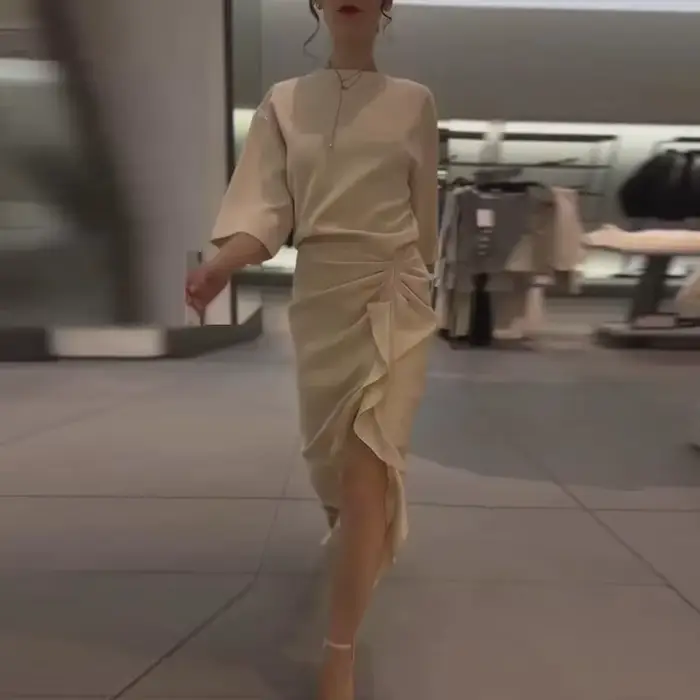 Robe pour femme, nouvelle collection printemps 2026, rose nude, manches courtes, plissée, décorée, r