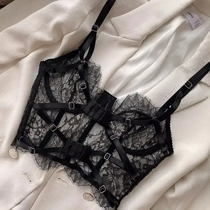 Čipkovaný bustier s kvetinovým vzorom
