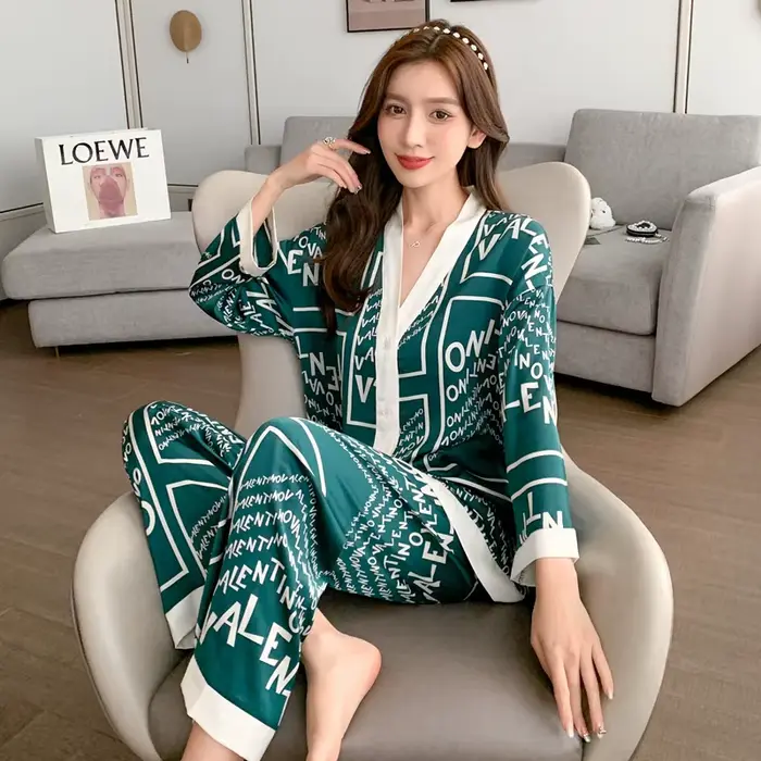 Pyjamas en satin glacé pour femme avec col en V, style décontracté, adapté aux sorties estivales et nuits reposantes