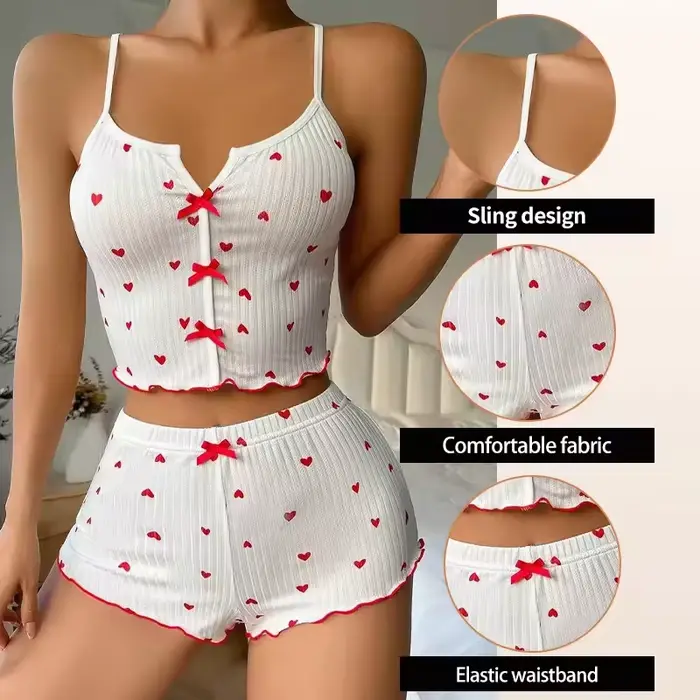 Dámske nočné oblečenie pyžamový set srdiečková potlač jemný rebrovaný materiál s glamour volánmi ležérny cami top a