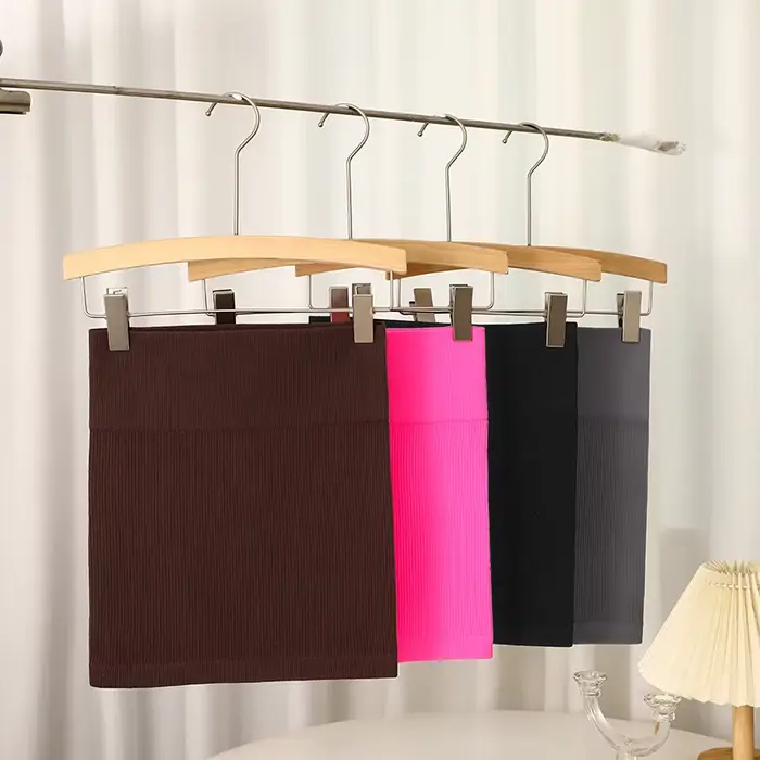 Elastická minisukňa s vysokým pásom pre obchodné ženy
