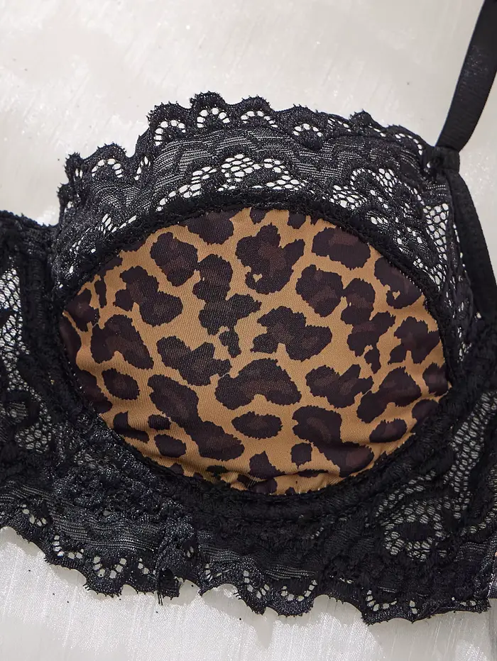 Sexy čierny lingerie set s leopardími a kvetinovými vzormi. Čipkovaný dizajn spája šarm a zmyselnosť ZA825182