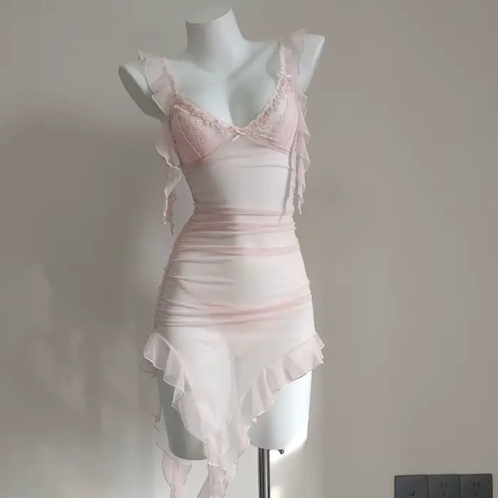 Štýlová polyesterová dámska nočná košeľa s čipkou na oddychové noci a špeciálne príležitosti