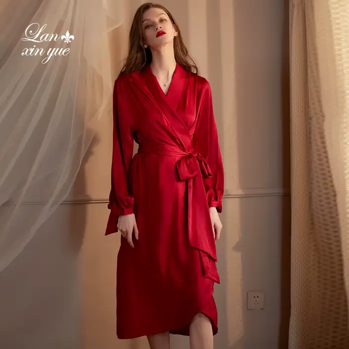 Robe kimono féminine élégante et confortable pour maison et occasions spéciales satinée polyestère