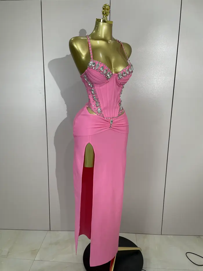 Elegantné ružové šaty s ramienkami