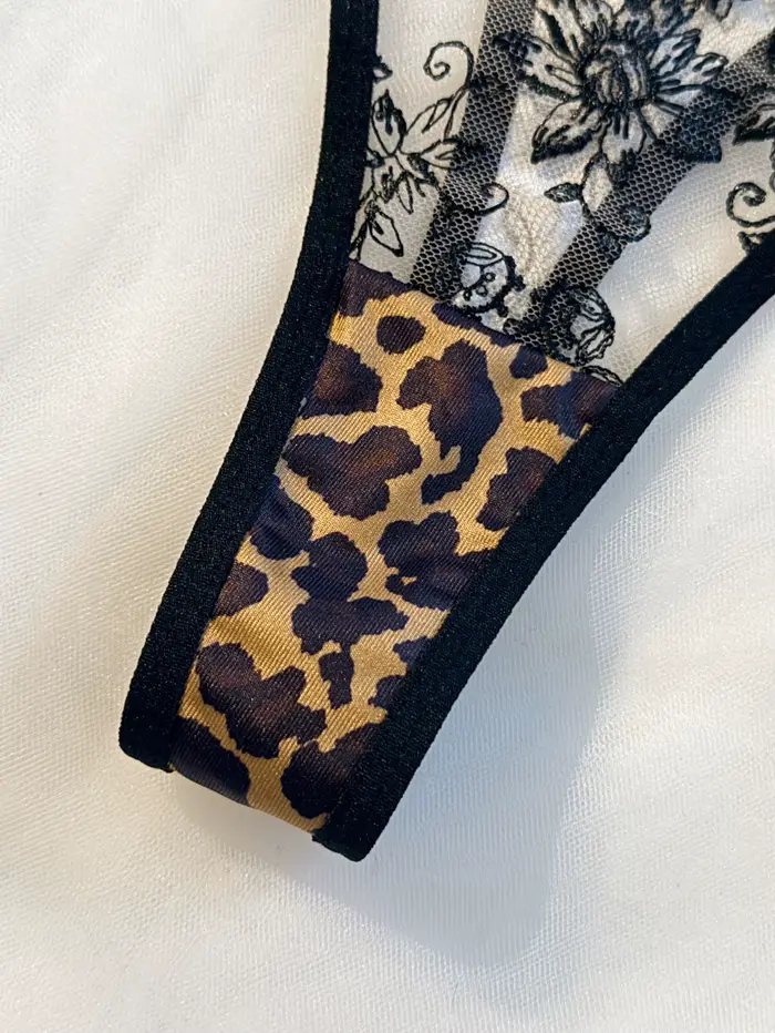 Sexy podprsenka a nohavičky z polyesteru a elastanu s leopardom a kvetinovými motívmi pre špeciálne príležitosti pre ženy