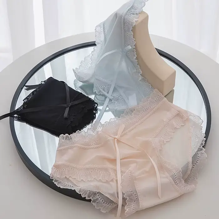Culotte en dentelle et coton pour femmes, lingerie féminine invisible, confortable, taille moyenne, sans couture, panty pour femmes, sous-vêtement élégant, lingerie de qualité, pour occasions spéciales ```