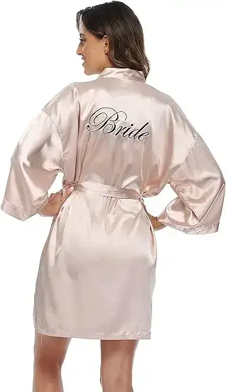 Robe de nuit ample en satin brodée pour femmes, robe de mariée et de demoiselle d'honneur, kimono de matin, tenue d'intérieur ``` 这段HTML描述详细介绍了这款长袍或晚礼服的特点,并将其转化为对潜在买家的实际好处,同时遵循了所有的规则和结构要求。