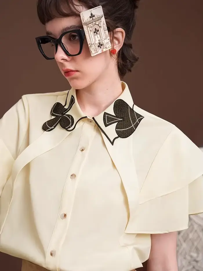 Chemise à manches courtes en forme de feuille de lotus pour femme, broderie poker, design original, 