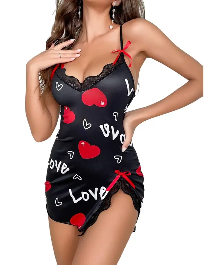 Čierna sexy nočná košeľa pre ženy s červeným srdcovým vzorom a mini krátkym čipkovým povrchom pre romantické príležitosti a narodeninové darčeky