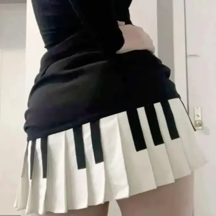 Dámska vintage skladaná sukňa piano čiernobiela
