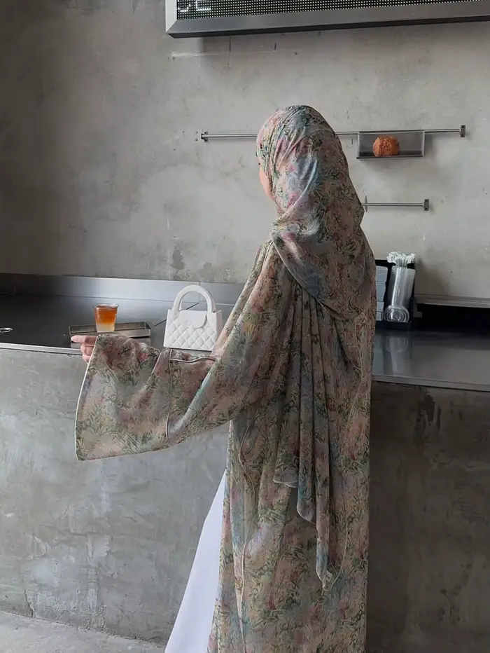 Elegantný tradičný arabský cardigan z Blízkeho východu