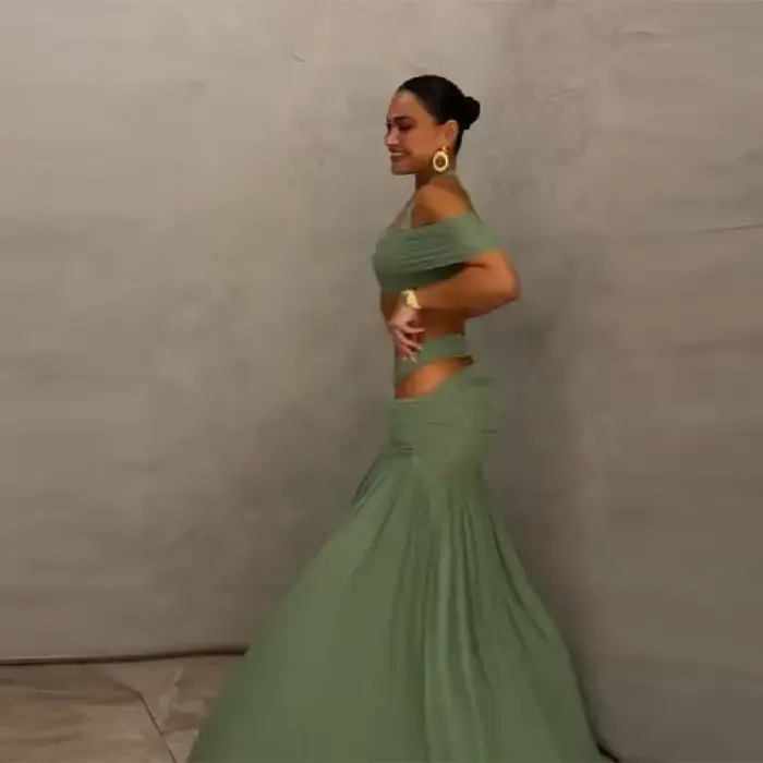 Elegantný dvojdielny set s flitrovými kvetmi pre ženy: asymetrický top s jedným ramienkom + mini sukňa s vysokým pásom