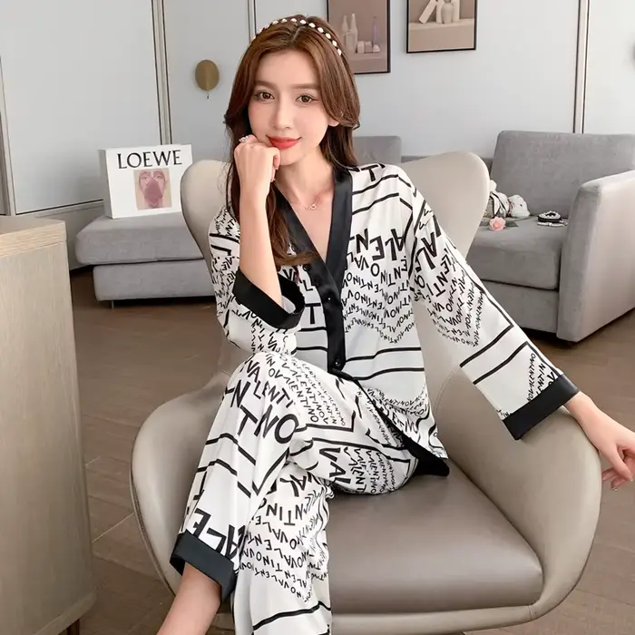 Pyjamas en satin glacé pour femme avec col en V, style décontracté, adapté aux sorties estivales et nuits reposantes