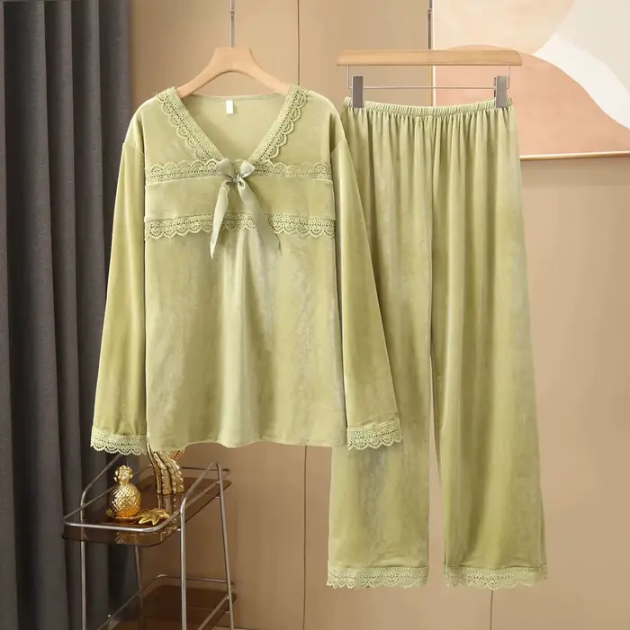 Pyjama féminin en polyester velours sexy et élégant pour les nuits confortables et les occasions spéciales