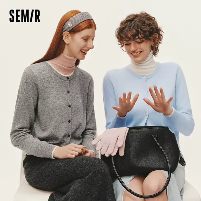 Semir pletený sveter vypasovaný strih vyšívaný