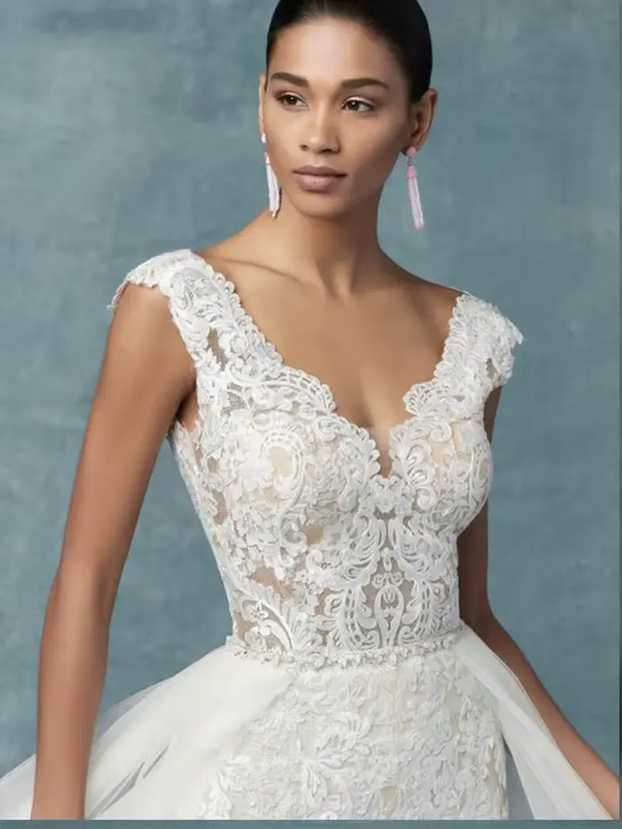 Robe de mariée dos nu avec appliques polyester élégante pour femmes occasions spéciales sans manches col en V