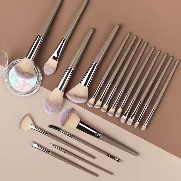 Profesionálna sada 3 až 20 jemných a nadýchaných kefiek na make-up na podkladovú bázu