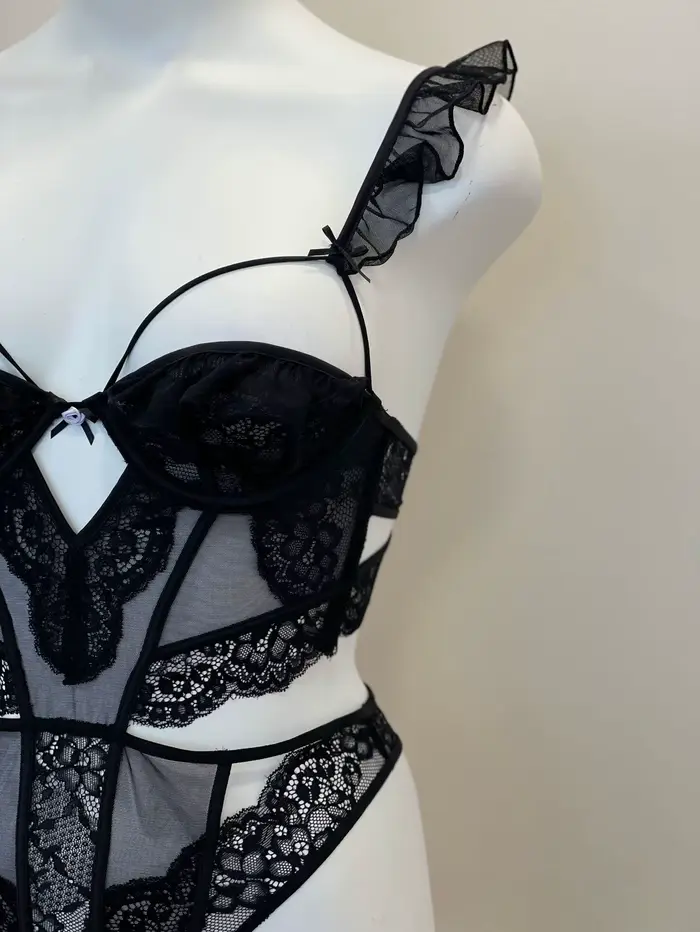 Jeden kus batérie oblek pre ženu, lietať s volánikmi bez hrudníka podložky s kosticami, sexy spodná bielizeň podprsenka set, vydlabané čipky spodná bielizeň, bralette