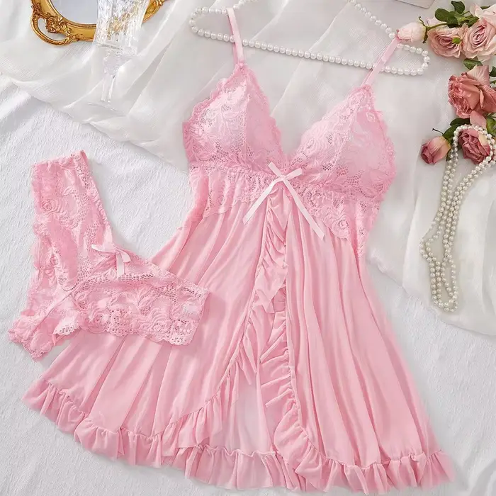 Chemise de nuit en polyester et élasthanne avec finition en V pour femmes, élégante et confortable pour les nuits d'été ``` 此HTML页面试图保持对产品的正面描述，并强调其舒适性、风格和适合夏季使用的特性，同时遵循所有给定的限制条件。
